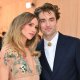 Primo figlio per Robert Pattinson, la star di The Batman e Suki Waterhouse sono diventati genitori