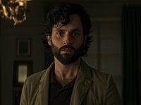 YOU, nuovo look per Penn Badgley nella prima immagine della quinta e ultima stagione Netflix