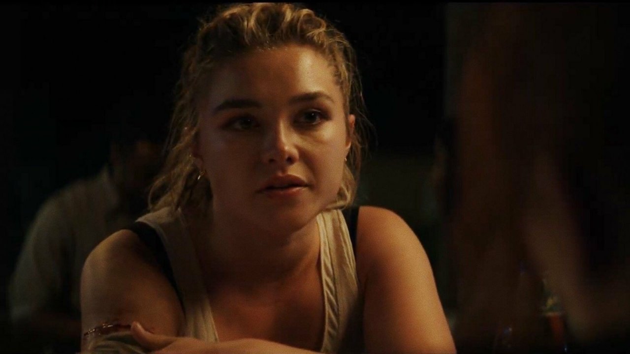 Thunderbolts: Florence Pugh svela il nuovo costume in un video girato sul set del film Marvel