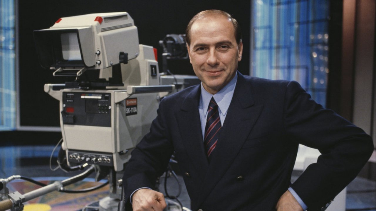 Il giovane Berlusconi: il trailer e il poster della docuserie annunciano l'arrivo su Netflix