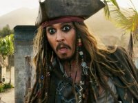 Pirati dei Caraibi: l'action figure di Jack Sparrow Hot Toys è spaventosamente simile al vero Johnny Depp