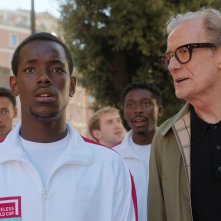 The Beautiful Game: Bill Nighy e Michael Ward in una scena del film