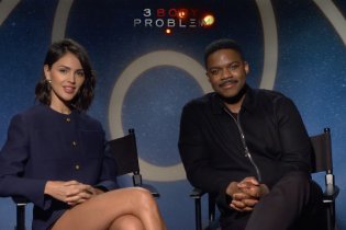Il problema dei 3 corpi: Eiza González e Jovan Adepo