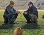 Zamora, la recensione: l'esordio di Neri Marcorè? Garbo, umorismo e il calcio che spiega la vita