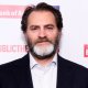 Michael Stuhlbarg colpito alla testa con una pietra da un uomo a Central Park