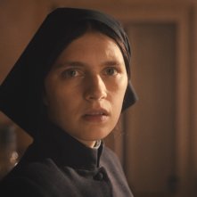 Omen - L'origine del presagio: Nell Tiger Free in una foto