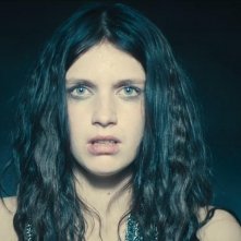 Omen - L'origine del presagio: Nell Tiger Free in una scena del film