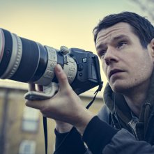 Scoop: Connor Swindells in una scena del film