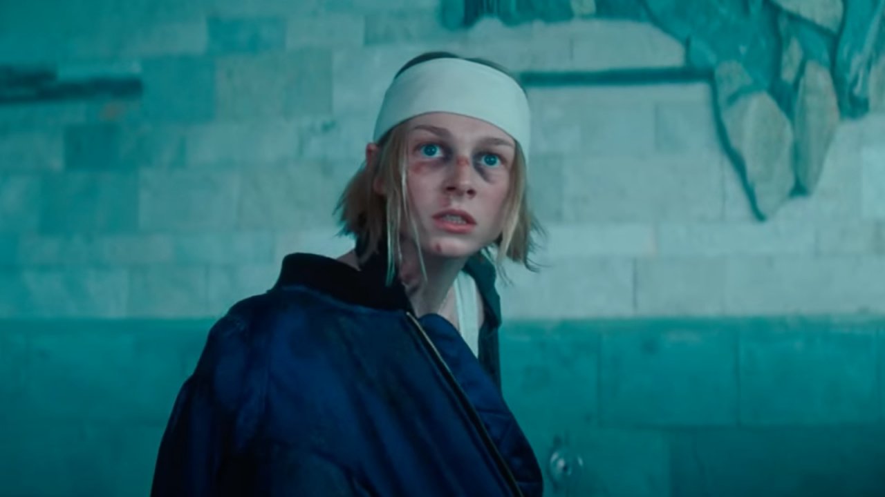 Cuckoo: Hunter Schafer braccata da un mostro sulle Alpi tedesche nel trailer dell'horror