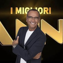 I Migliori Anni: Carlo Conti e il banner della trasmissione