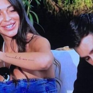 Greta e Mirko con il tatuaggio