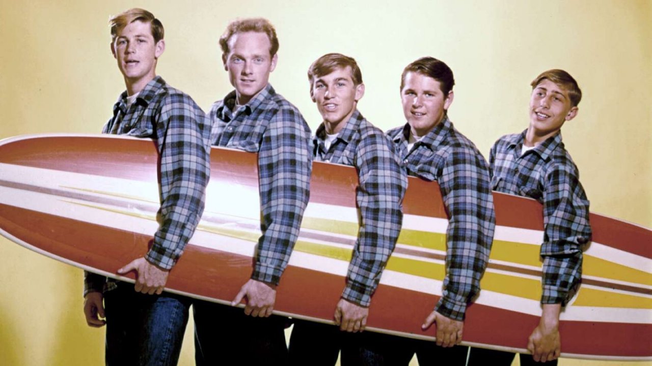 The Beach Boys: il trailer italiano del documentario sulla mitica band, dal 24 maggio su Disney+