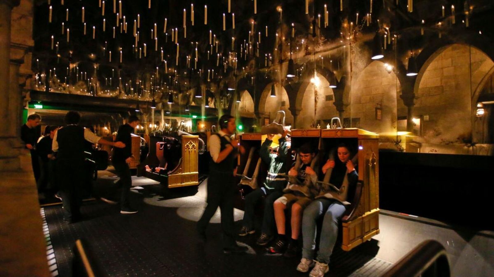 Harry Potter, passeggeri bloccati su una ride fanno causa agli Universal Studios per 'gravi ferite e traumi'