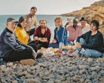 E la festa continua!, la recensione: un inno alla vita, alla politica e al coraggio dell’utopia
