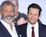 Flight Risk: Mark Wahlberg calvo e psicotico nel trailer del nuovo film di Mel Gibson mostrato al CinemaCon