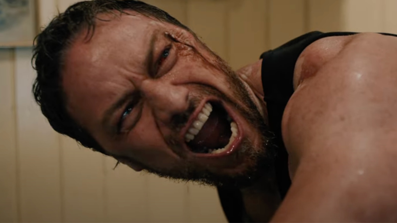 Speak No Evil: James McAvoy sprizza follia da tutti i pori nel parossistico trailer del remake Blumhouse
