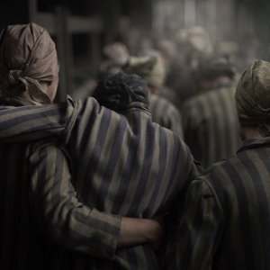Una scena della serie Il tatuatore di Auschwitz