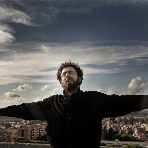 Confidenza: Elio Germano in una scena tratta dal film