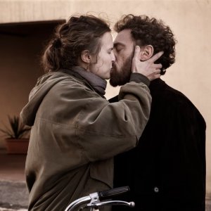 Confidenza: Federica Rosellini, Elio Germano in una scena del film