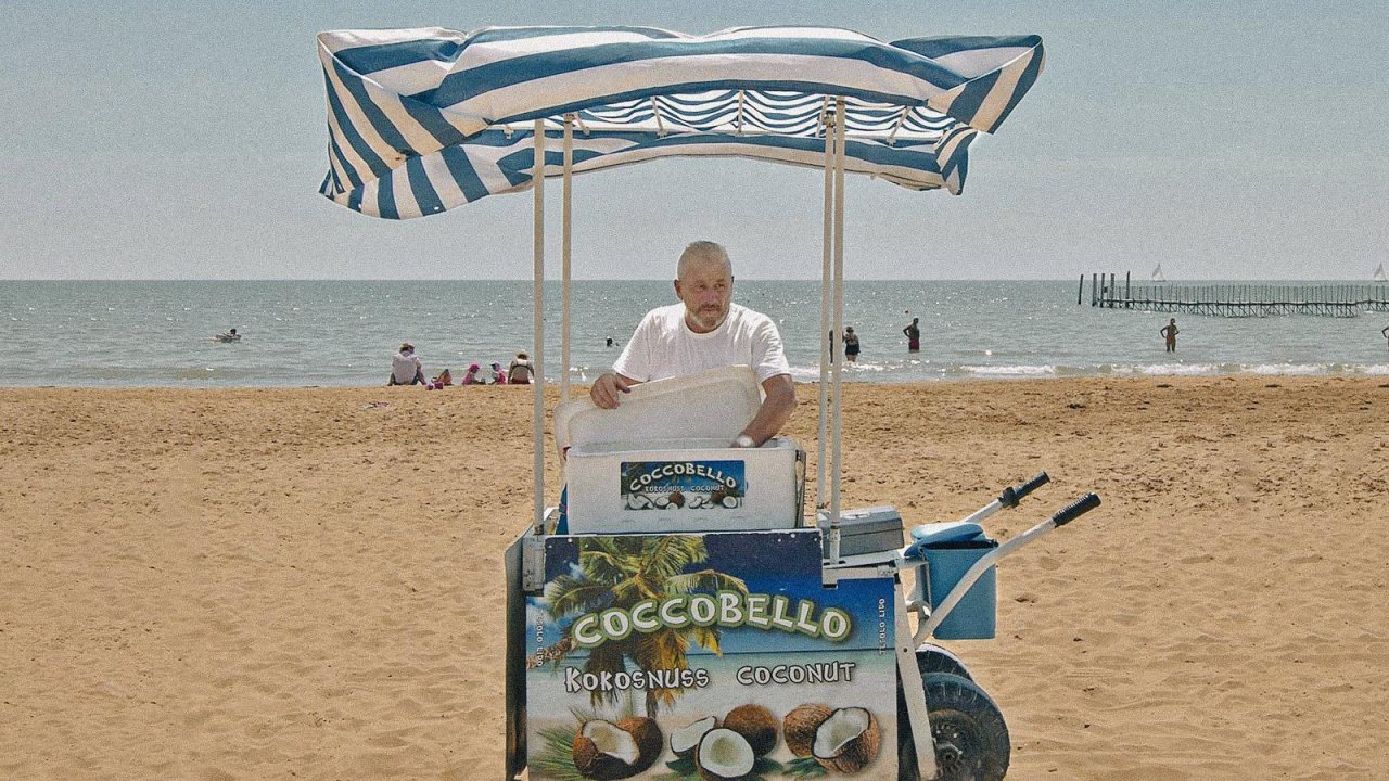 Vista Mare, la recensione: il lato oscuro dell'estate in riviera