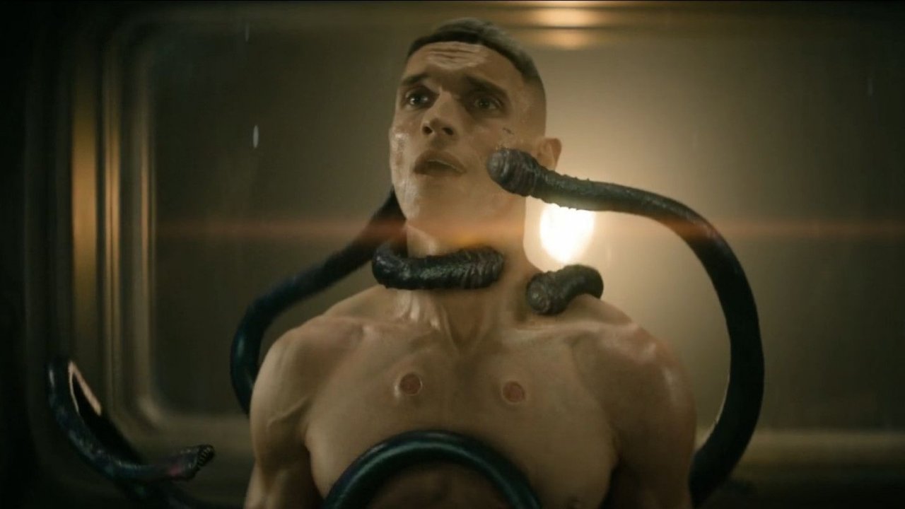 Rebel Moon: Ed Skrein ha una scena di sesso esplicito con un alieno nella director's cut