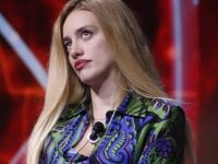 Grande Fratello: Beatrice Luzzi fa il suo ingresso nella casa del GFVIP Albania per incontrare Heidi Baci