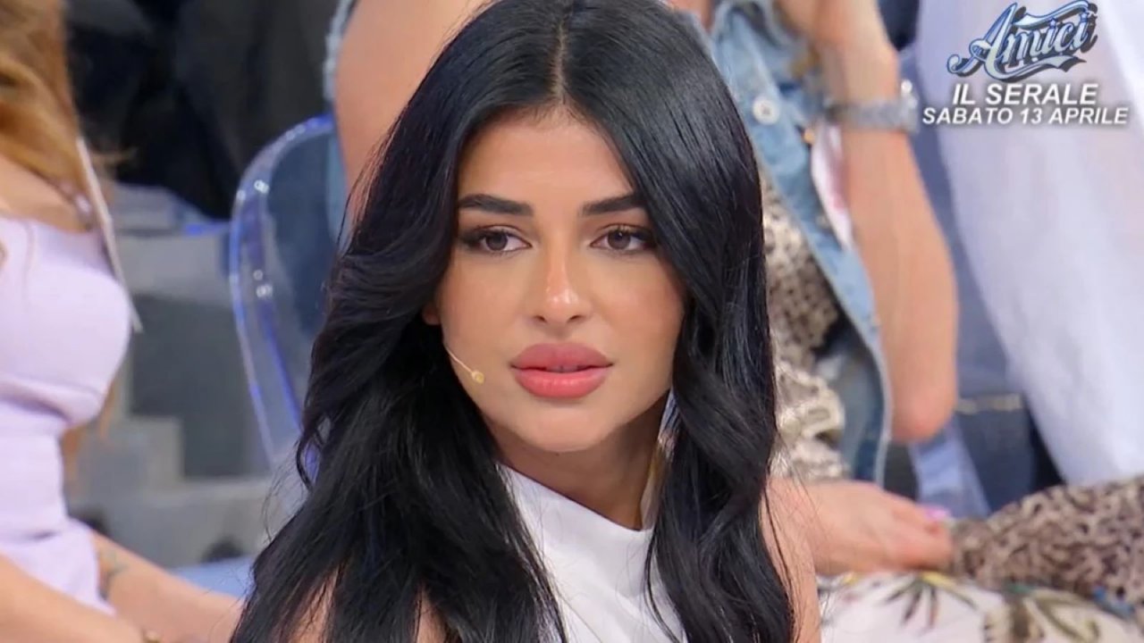 Uomini e donne Trono Classico, Valery a Marika: 'Sei una facile, baci Daniele dopo tre uscite'