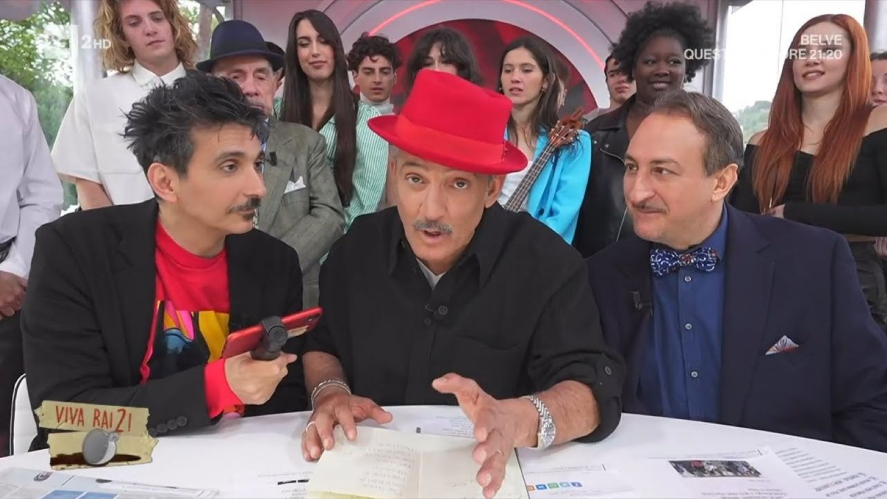 Viva Rai 2, stoccata di Fiorello: 'Il 72% degli italiani è antifascista, il 28% manda il curriculum in Rai'