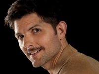 Adam Scott debutta alla regia e recita nel thriller Double Booked