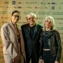 Elodie con Milo Manara al photocall prima del Comicon 2024
