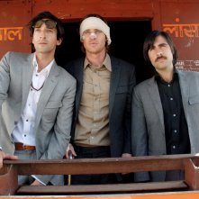 Jason Schwartzman, Owen Wilson e Adrien Brody in una scena del film di Anderson Il treno per il Darjeeling (2007)