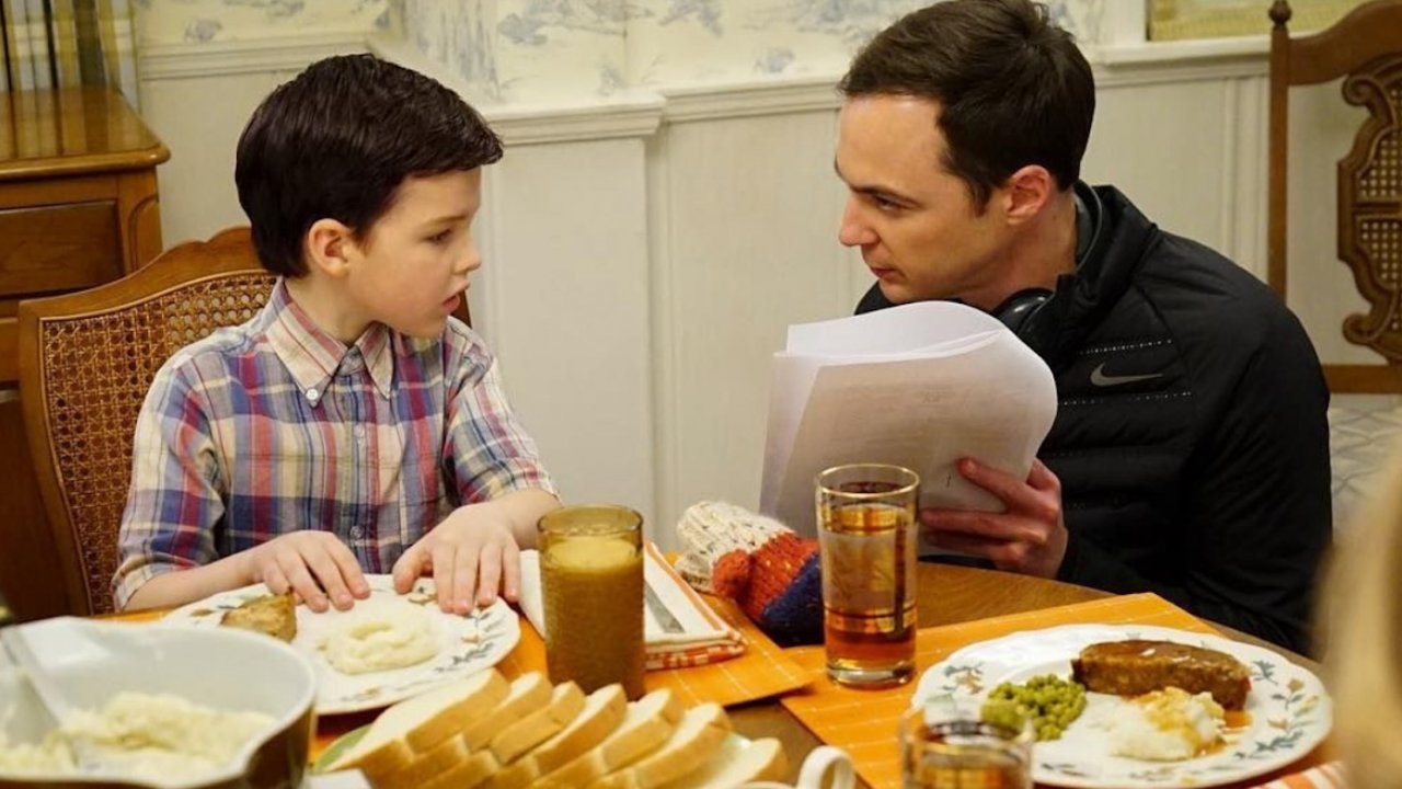 Young Sheldon 7, Iain Armitage e Jim Parsons: ecco i due Sheldon Cooper insieme sul set