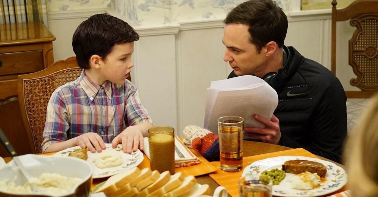 Young Sheldon 7, Iain Armitage e Jim Parsons: ecco i due Sheldon Cooper insieme sul set