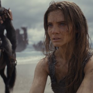 Il regno del pianeta delle scimmie: Freya Allan in una scena del film