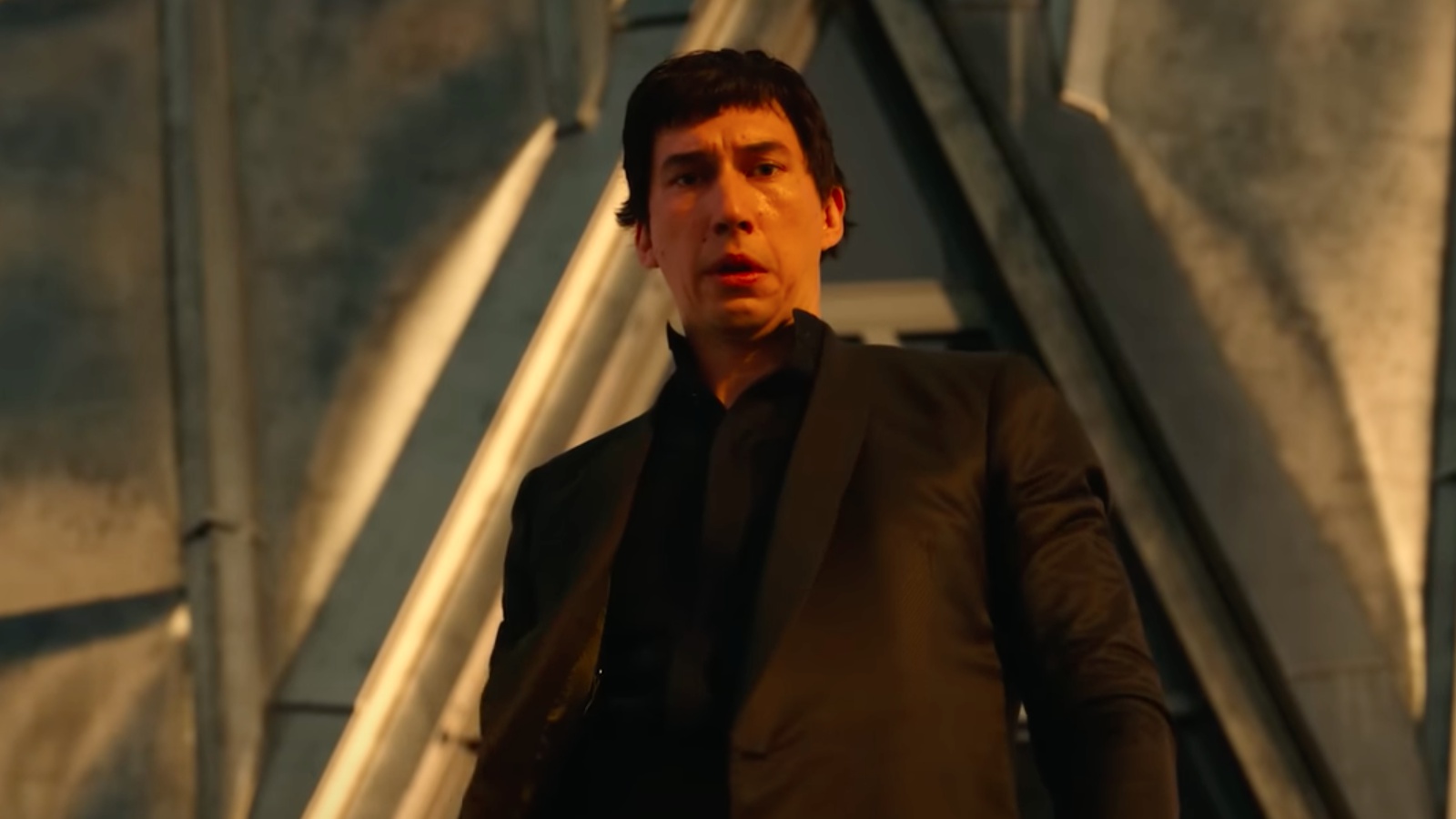 Megalopolis: Adam Driver controlla il tempo nella prima clip del film di Francis Ford Coppola