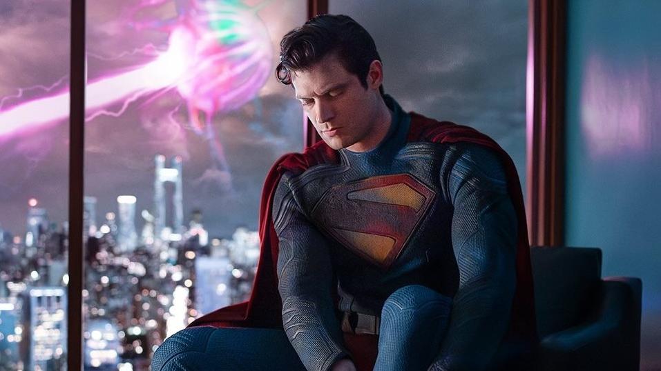 David Corenswet indossa il costume di Superman