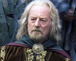 Bernard Hill ricordato dalle star de Il Signore degli Anelli: 'Nessuno recitava le parole di Tolkien come lui'