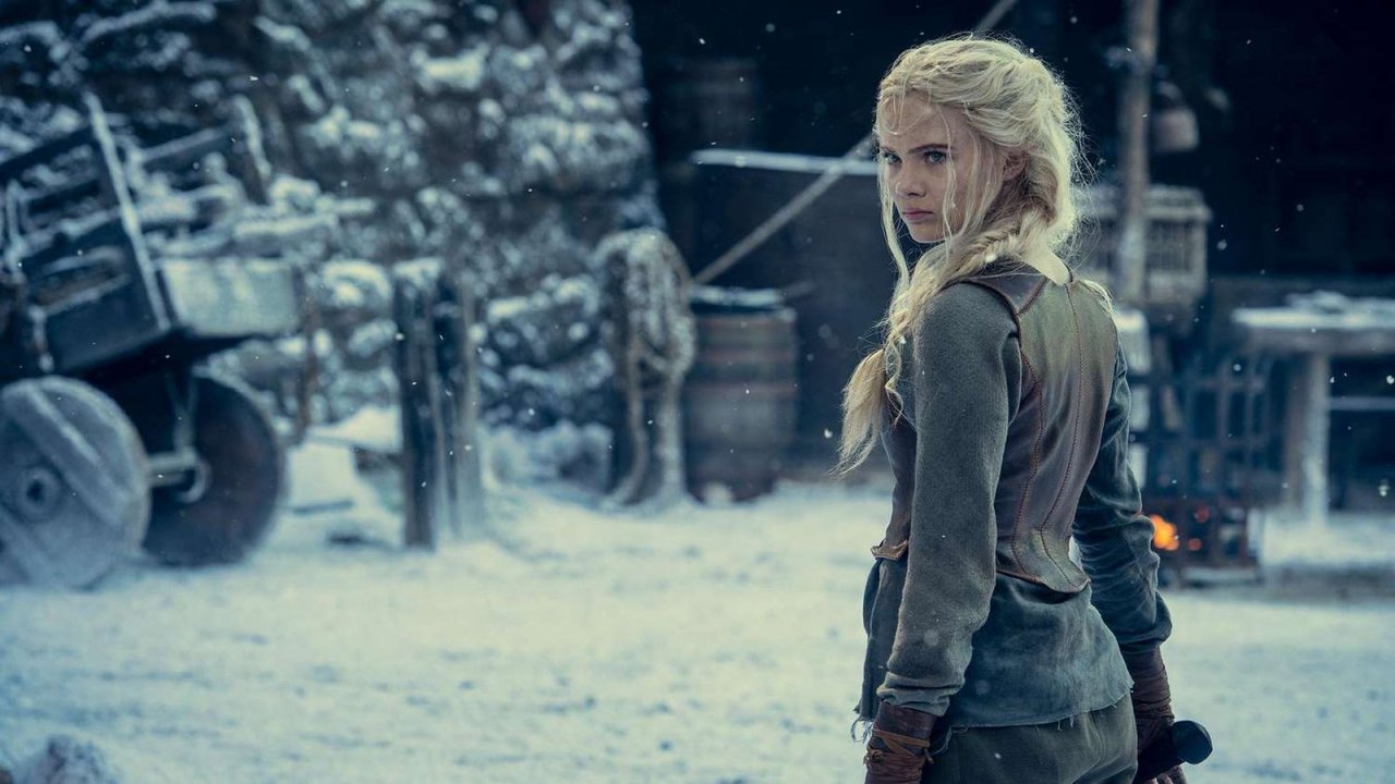 The Witcher, Freya Allan commenta le critiche a Liam Hemsworth dopo il recasting: 'Mi dispiace per lui'