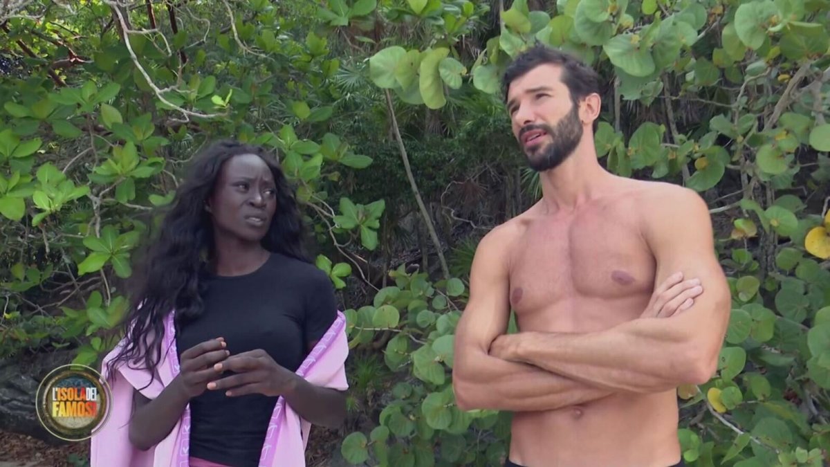 Isola dei Famosi 2024: Khady e Artur smentiscono una relazione, scontro tra  Joe e Vladimir