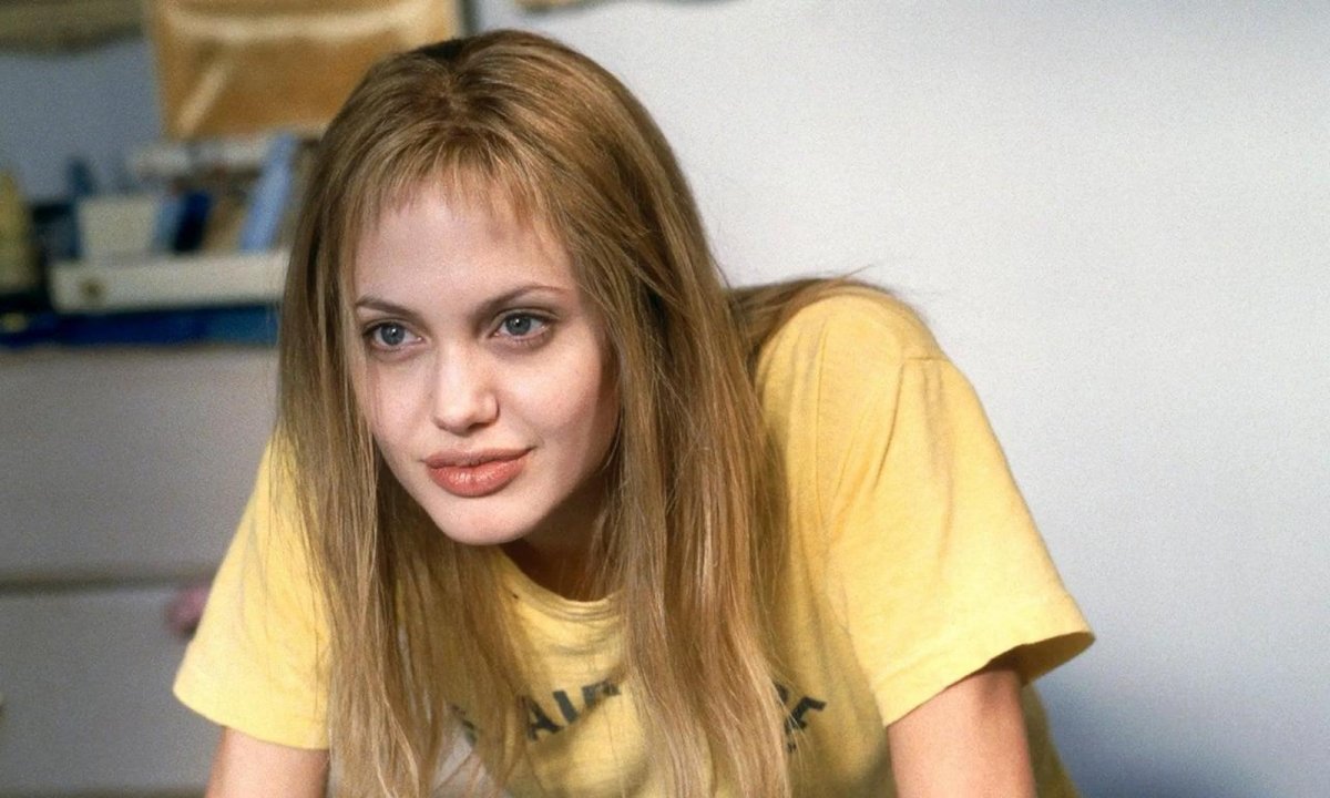 Ragazze interrotte, Elisabeth Moss aveva paura di Angelina Jolie: "Non ero abbastanza cool per lei"