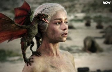 Emilia Clarke In Una Scena Dell Episodio Fire And Blood Di Game Of Thrones 207069 Jpg 1400X0 Crop Q85
