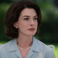 Mothers' Instinct: Anne Hathaway in un primo piano