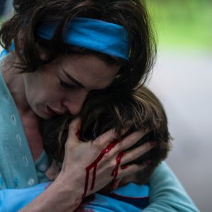 Mothers' Instinct: Anne Hathaway in una foto