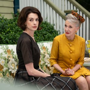 Mothers' Instinct: Anne Hathaway e Jessica Chastain in una scena