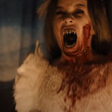 Abigail: un raccapricciante primo piano di Alisha Weir