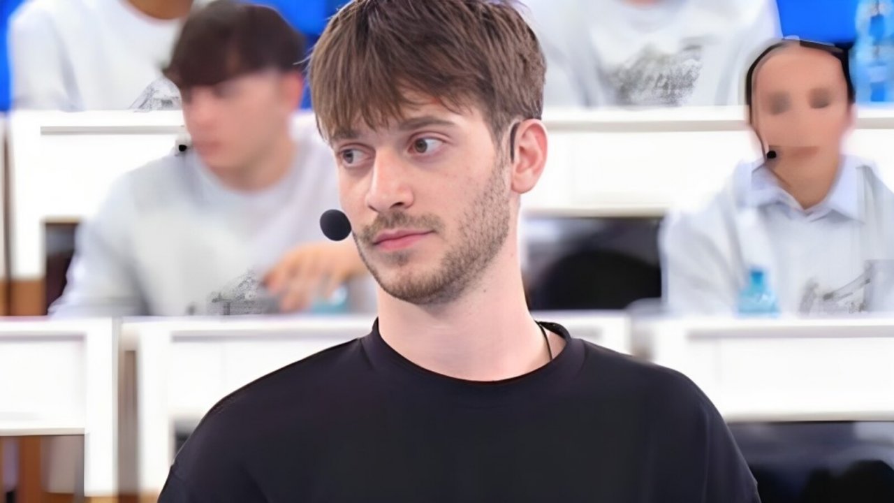 Tra Holden e Sarah Toscano di Amici 23 c'è del tenero? Lui spiazza: 'Ti ammiro tanto'