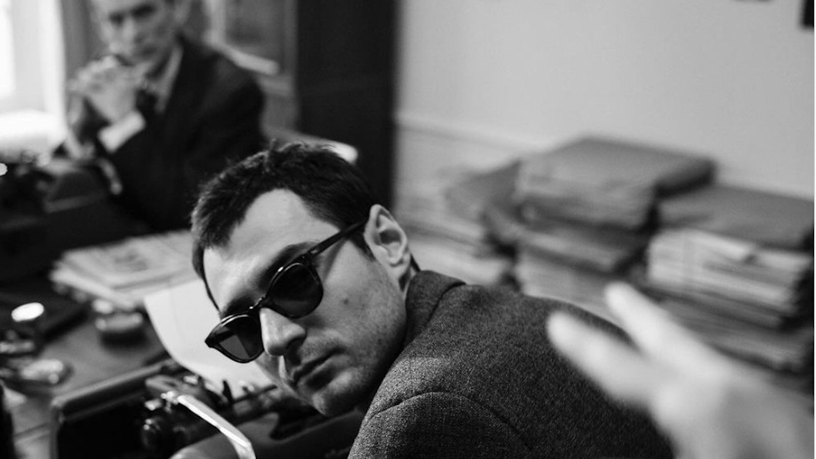 Nouvelle Vague: Guillaume Marbeck è Jean-Luc Godard nelle foto del film di Richard Linklater