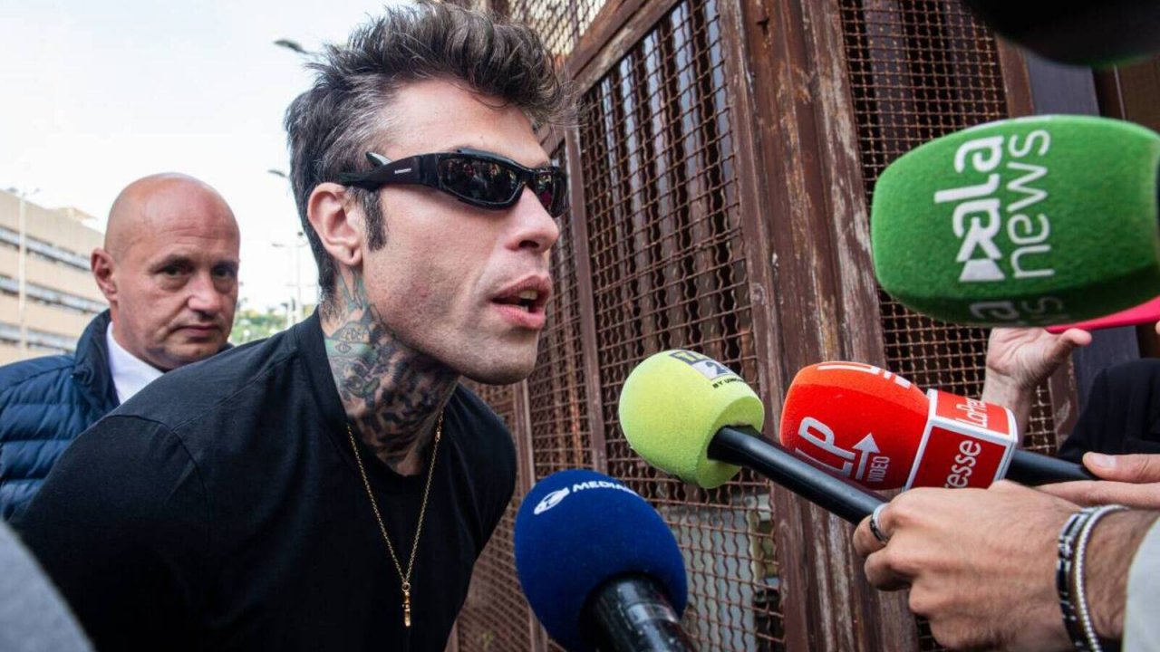 Fedez denunciato per l'aggressione a Cristiano Iovino: lui nega ma le telecamere lo inchioderebbero