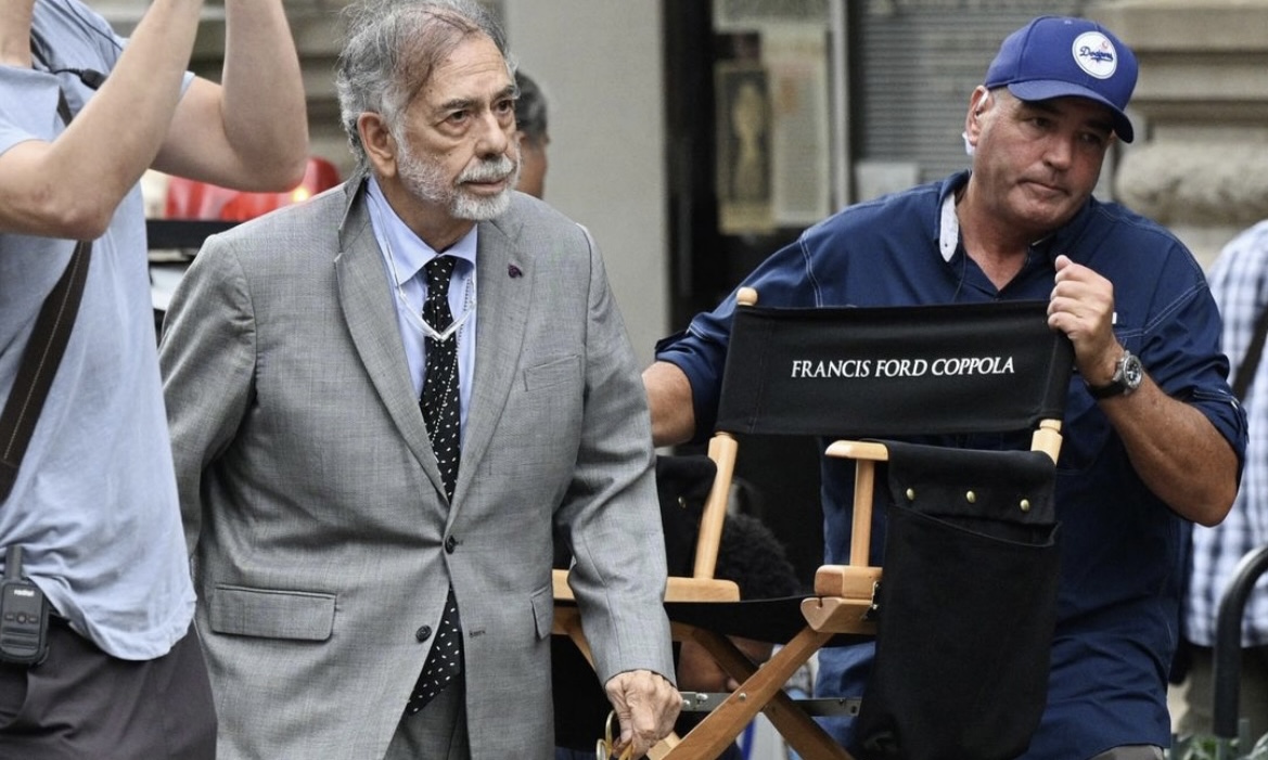 Francis Ford Coppola ripreso in un momento sul set