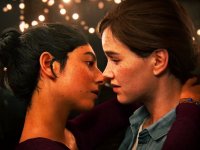 The Last of Us 2: le foto dal set di Ellie e Dina svelano una sequenza ben nota ai videogiocatori [SPOILER]